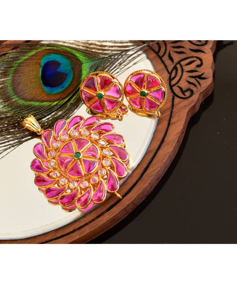 Royal Goldplated Uncut Ruby-emerald Pendant Set -DJR03156
