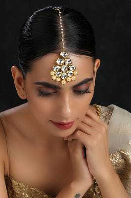 Gold maang-tikka 1