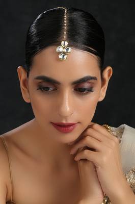 Gold maang-tikka 1