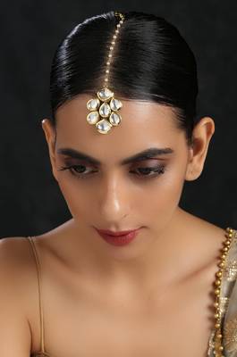 Gold maang-tikka 1