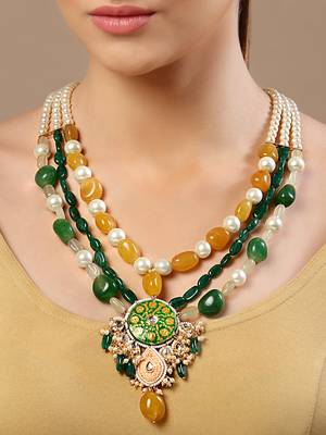 Green pearl necklaces 1