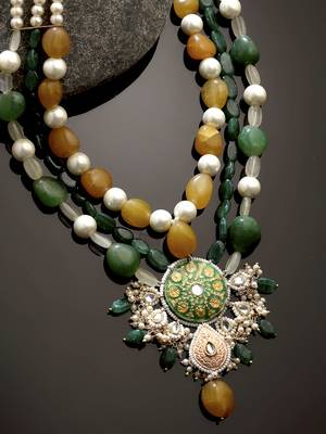 Green pearl necklaces 2