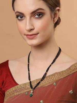 Black pearl necklaces 1