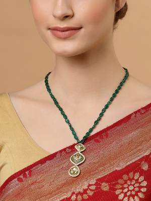 Green pearl necklaces 1