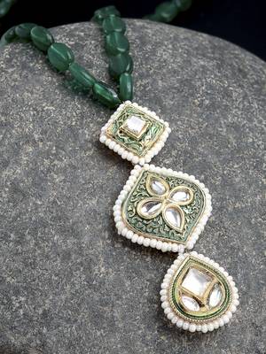 Green pearl necklaces 2