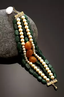 Green pearl bracelets