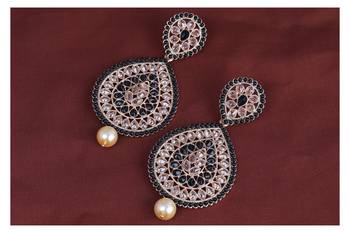 Black earrings 2