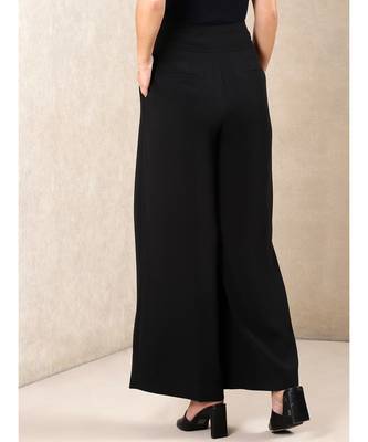 Black Wide-Legged Pants 4