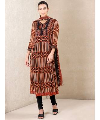 Round Neck 3/4 Sleeves Embroidered Kurta With Leggings And Dupatta 1