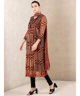 Round Neck 3/4 Sleeves Embroidered Kurta With Leggings And Dupatta 2