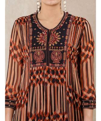 Round Neck 3/4 Sleeves Embroidered Kurta With Leggings And Dupatta 5
