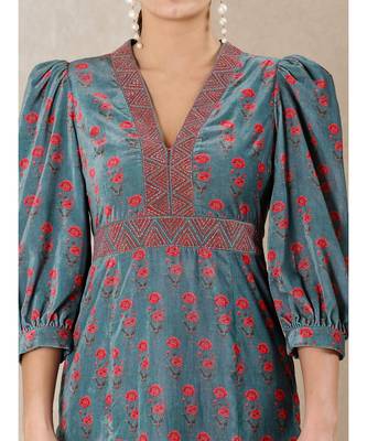 Teal Printed Velvet Kurta With Pant by RITU KUMAR 5