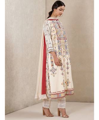 Off White Printed Kurta With Pant And Dupatta 4
