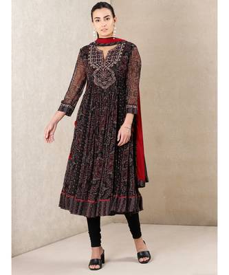 Round Neck 3/4 Sleeves Embroidered Kurta With Leggings And Dupatta 1