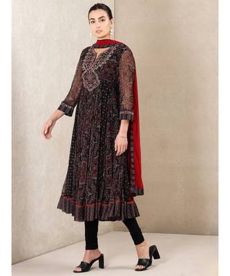 Round Neck 3/4 Sleeves Embroidered Kurta With Leggings And Dupatta 2