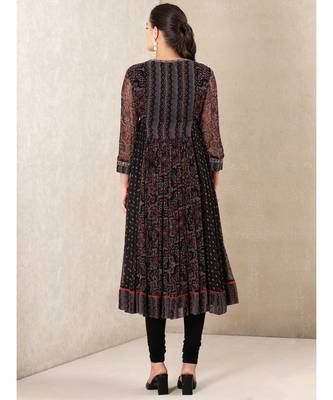 Round Neck 3/4 Sleeves Embroidered Kurta With Leggings And Dupatta 4