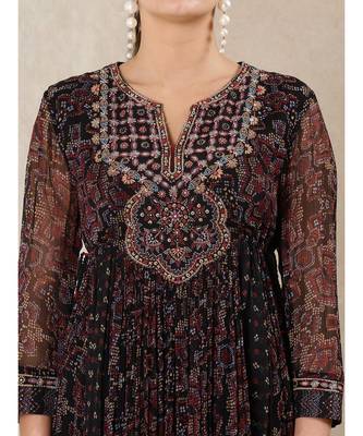 Round Neck 3/4 Sleeves Embroidered Kurta With Leggings And Dupatta 5