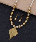 Fancy Gold Plated Leave Desgine Pendant Mala Pearl Necklace Set For Women Girls