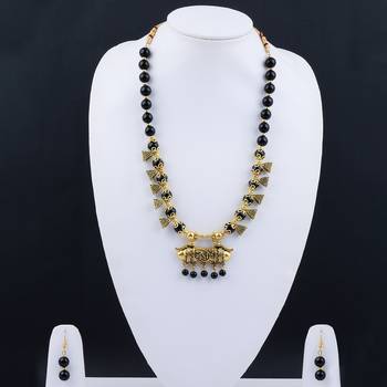Gold Plated Black Pearl Designer Look Necklace For Women And Girls 4