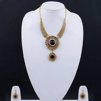 Gold Plated Stylish Designe Necklace Set For Girls And Women 4