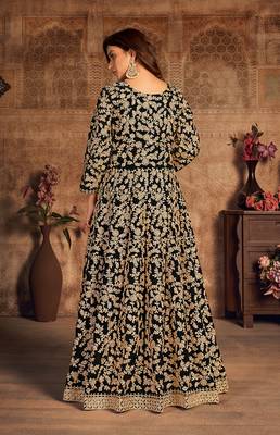 Black embroidered velvet salwar 3