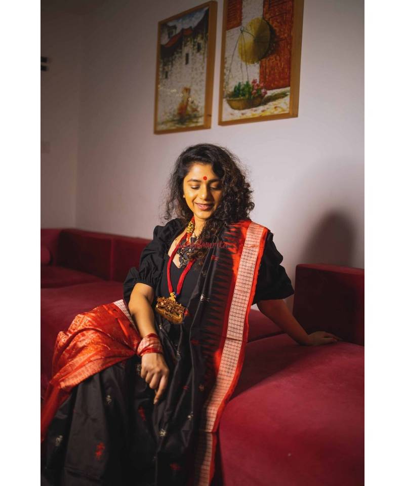 STANDING TRIBALS BLACK BOMKAI SILK Saree with blouse