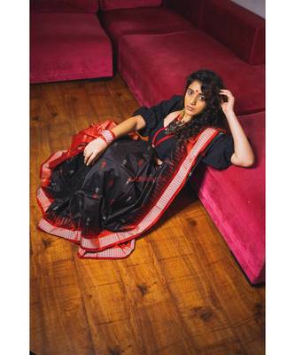 STANDING TRIBALS BLACK BOMKAI SILK Saree with blouse 4