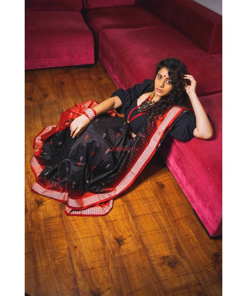 STANDING TRIBALS BLACK BOMKAI SILK Saree with blouse