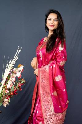Dark pink hand woven kanchipuram silk saree with blouse 2