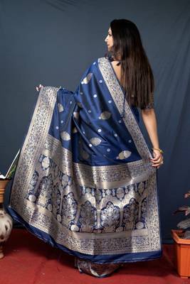 Blue hand woven kanchipuram silk saree with blouse 3