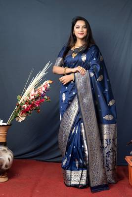 Blue hand woven kanchipuram silk saree with blouse 4