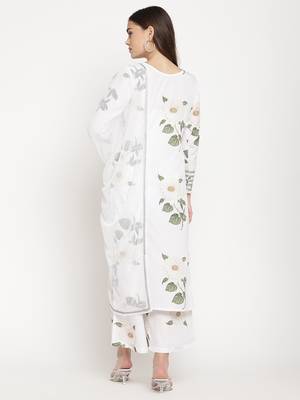 Ahalyaa Wome's White Crepe Digital Print Kurta Palazzo Set With Dupatta 2
