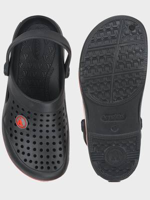Men's Black & Grey Regular Wear clogs has regular styling 4