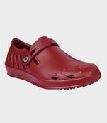 Women's Maroon Regular Wear clogs has regular styling