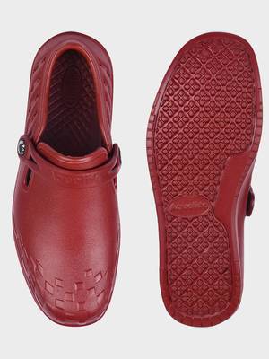 Women's Maroon Regular Wear clogs has regular styling 4