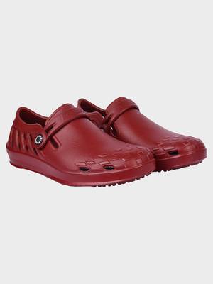 Women's Maroon Regular Wear clogs has regular styling 5
