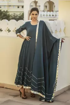 Green embroidered cotton kurta-suits