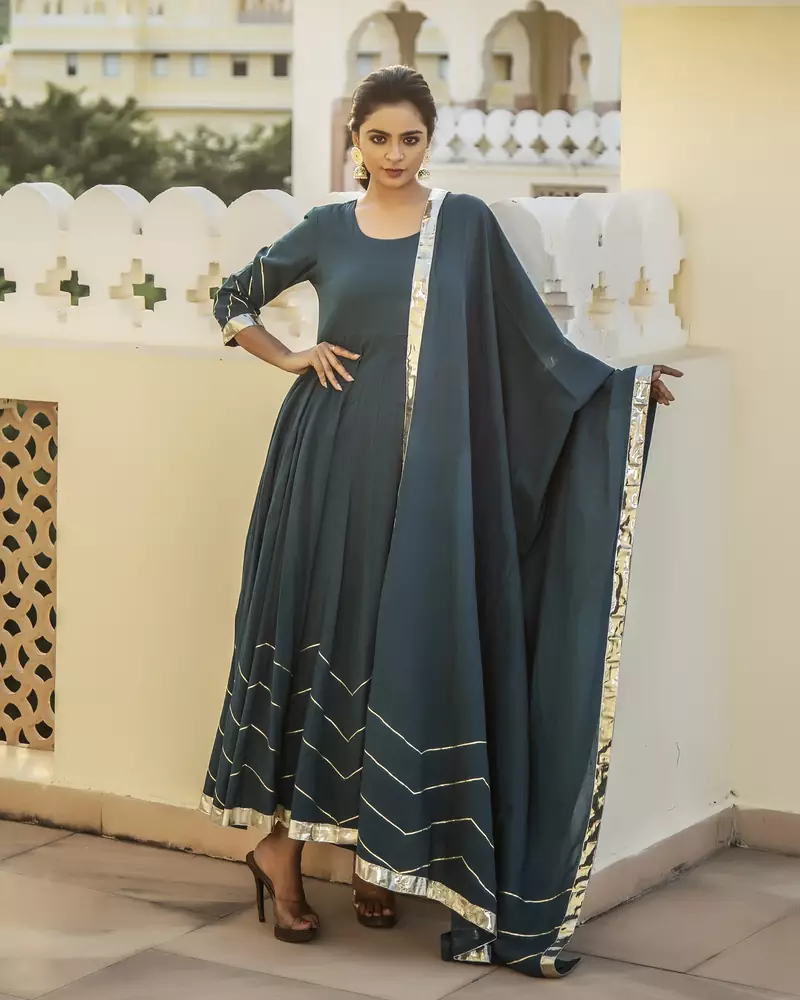 Green embroidered cotton kurta-suits