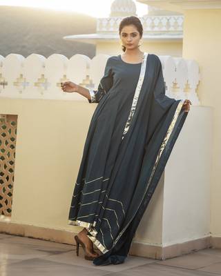 Green embroidered cotton kurta-suits 3