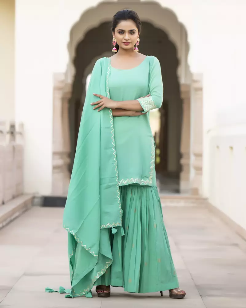 Green embroidered cotton kurta-suits