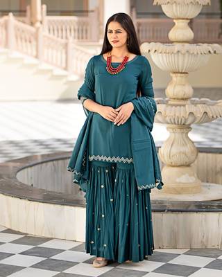 Green embroidered cotton kurta-suits 3