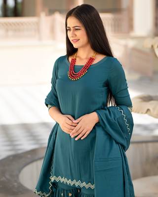 Green embroidered cotton kurta-suits 4