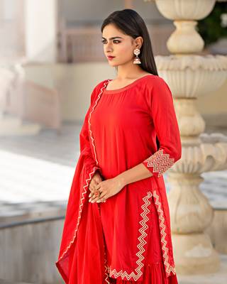 Red embroidered cotton kurta-suits 4