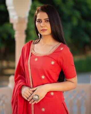 Red embroidered cotton kurta-suits 4