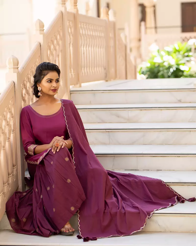 Maroon embroidered cotton kurta-suits