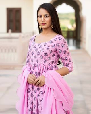 Pink embroidered cotton kurta-suits 3