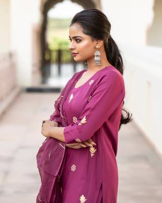 Purple embroidered cotton kurta-suits 4