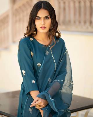 Green embroidered cotton kurta-suits 2