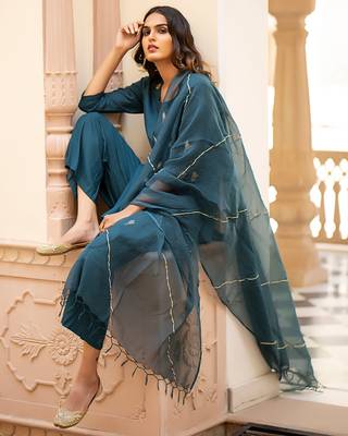 Green embroidered cotton kurta-suits 3