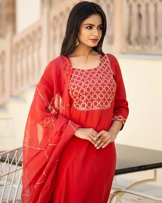 Red embroidered cotton kurta-suits 3